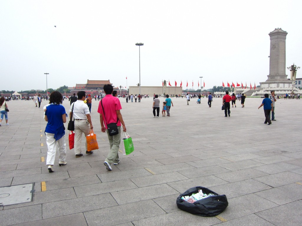 Welcome to Tiananmen Square. [2010/09/07 - Beijing/Tiananmen Square]