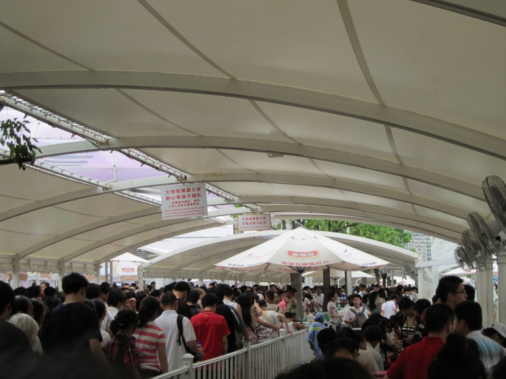 In line for the Japanese Pavilion. Estimated waiting time 3.5 hours.