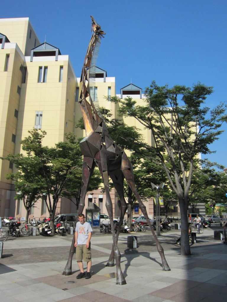 Me and the giraffe... [2010/09/18 - Kobe]
