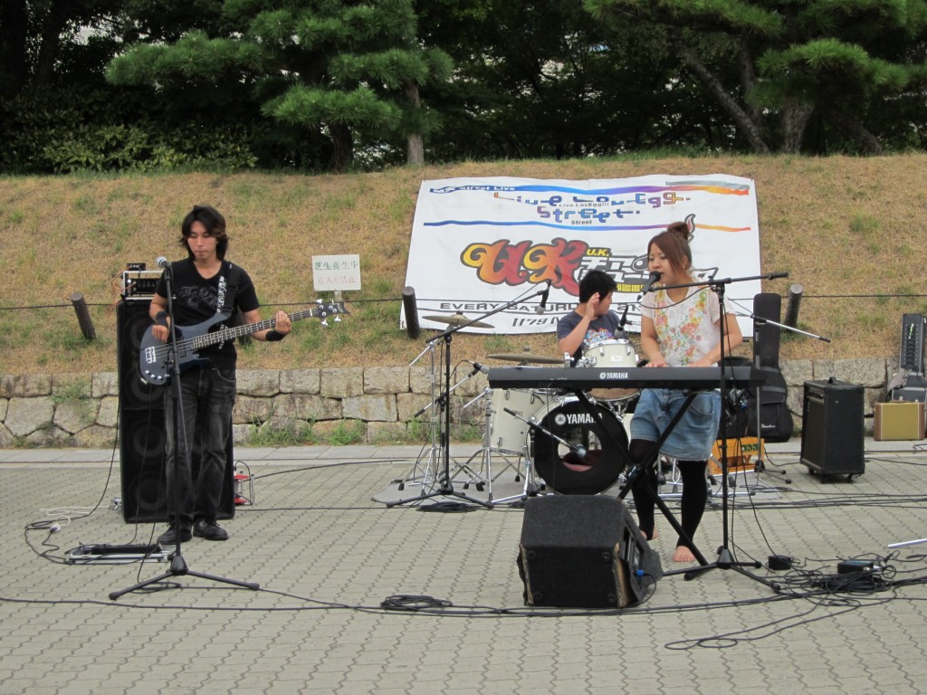 More street musicians. [2010/09/19 - Osaka/Near Osaka Castle]