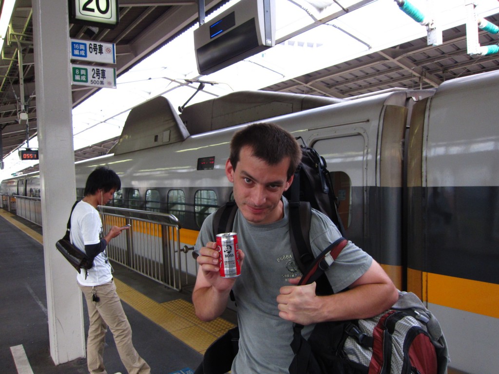 Then it's time for me and my new can of coffee to hop onto the Shinkansen and travel on to Hiroshima. [2010/09/20 - Osaka/Shin-Osaka JR Station]
