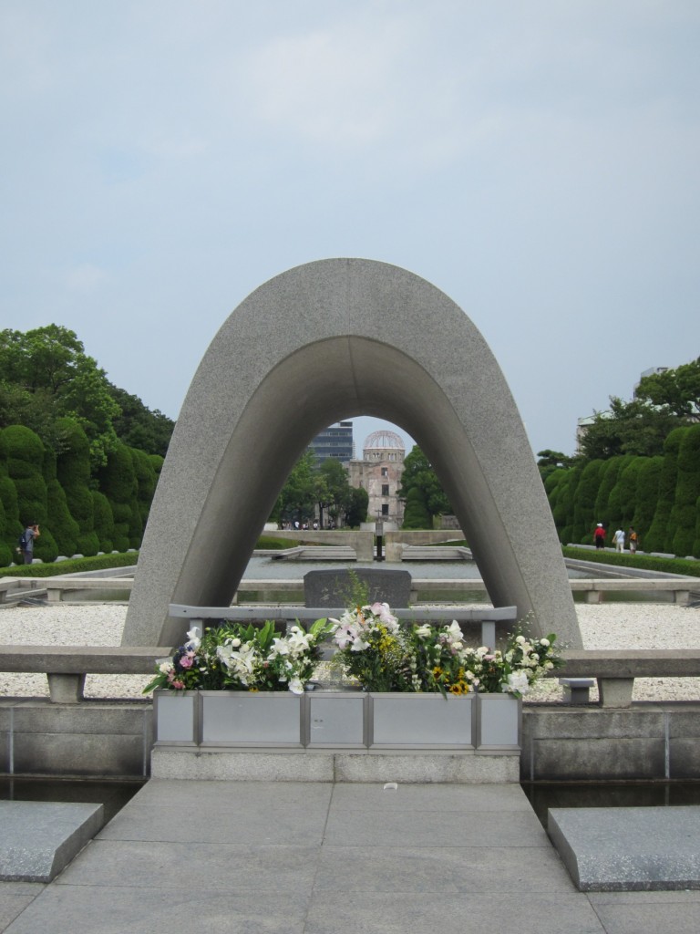 After a little tour around the Cenotaph... [2010/09/20 - Hiroshima/Peace Memorial Park]