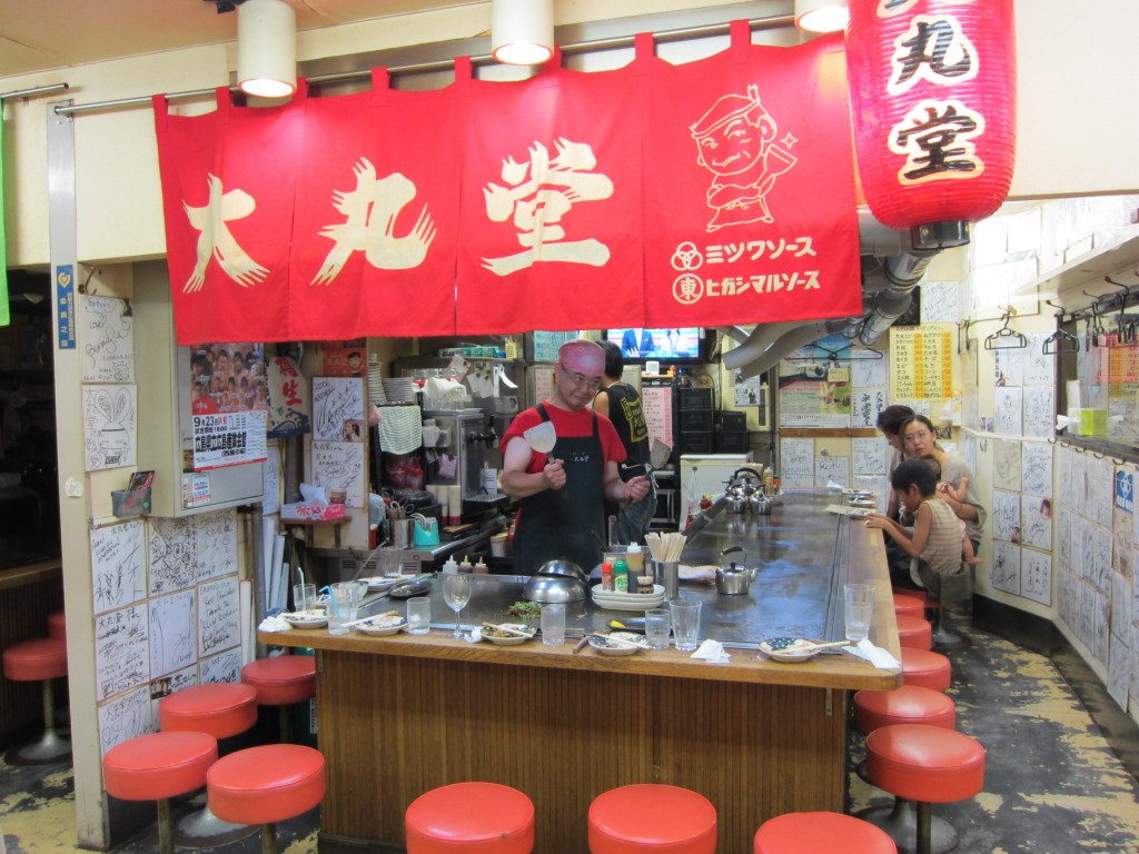 We went food-hunting with Sam and found good okonomiyaki Hiroshima-style at Daimarudou. [2010/09/20 - Hiroshima]