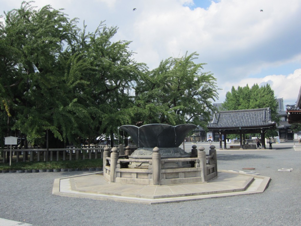 ...which is the head temple... [2010/09/22 - Kyoto/Nishi Hongwanji]