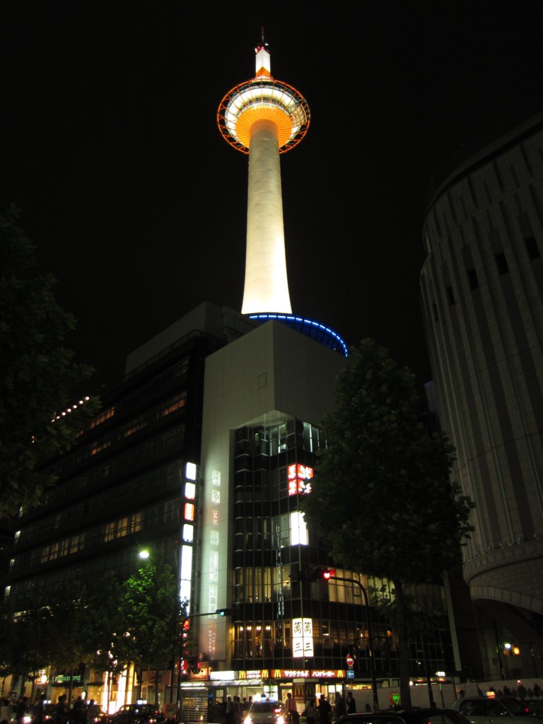 Kyoto Tower at night. End of Day 1. [2010/09/22 - Kyoto/Kyoto Tower]