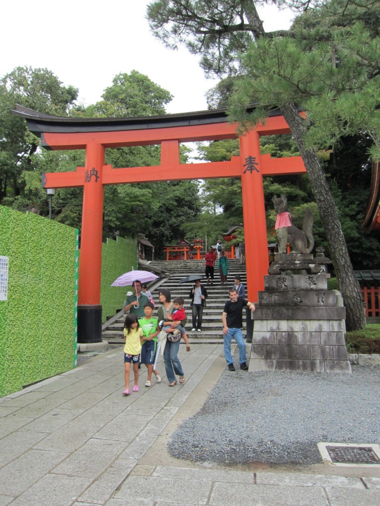 Off to visit Fushimi Inari-taisha. [2010/09/23 - Kyoto/Fushimi Inari-taisha]