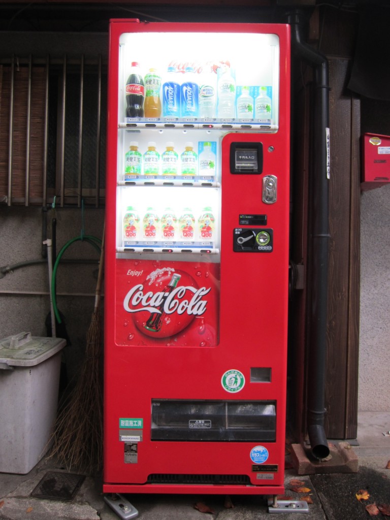 ...and of course they have a vending machine there. [2010/09/23 - Kyoto/Fushimi Inari-taisha]