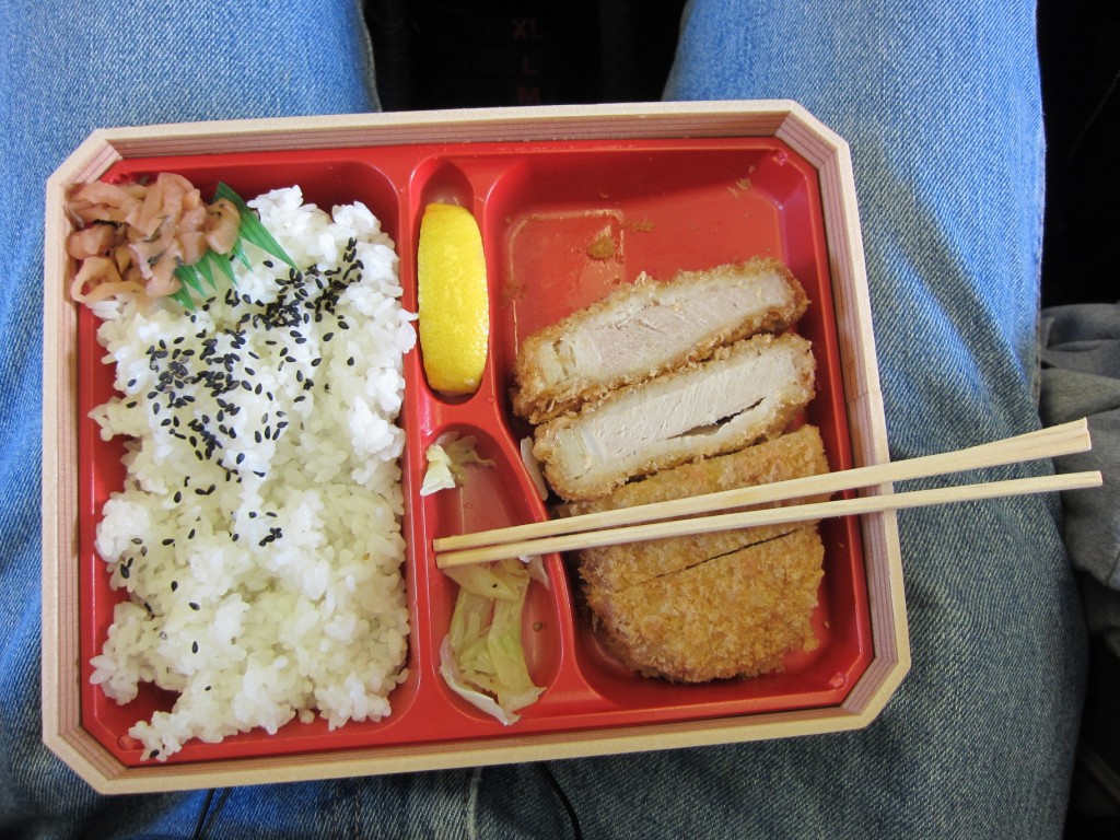 Breakfast on the train. [2010/09/25 - Tokyo]