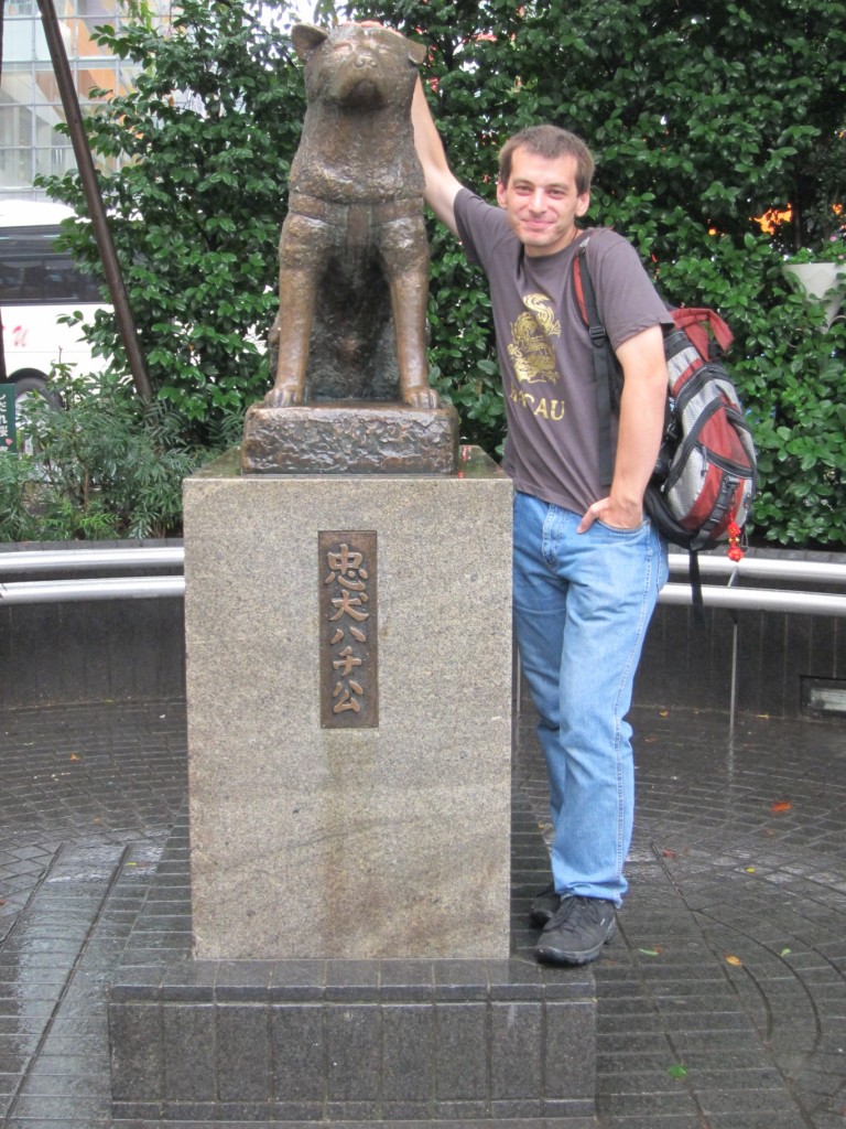 Time fo r acouple shots with Hachiko while we are waiting for Maiko. [2010/09/27 - Tokyo/Near Shibuya Station]