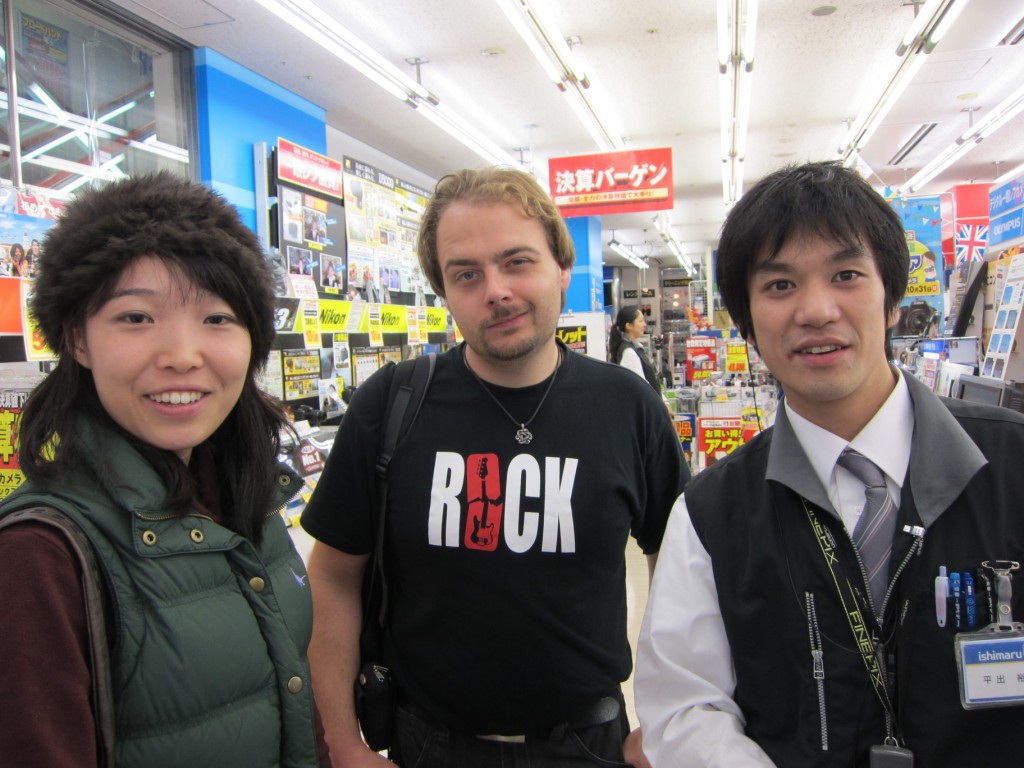...to test-shoot a couple new Canon cameras. [2010/09/27 - Tokyo/Akihabara]