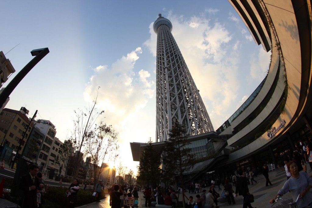 In front of the Tokyo Skytree / Tokyo [2012/10/22 16:15:03]