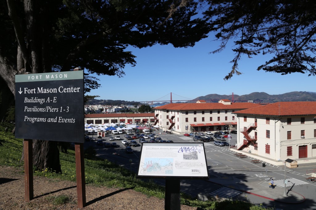 sanfrancisco-08-fort_mason_center_with_the_golden_gate_bridge_in_the_background-20150301_100740_6d_img_6076_down1600