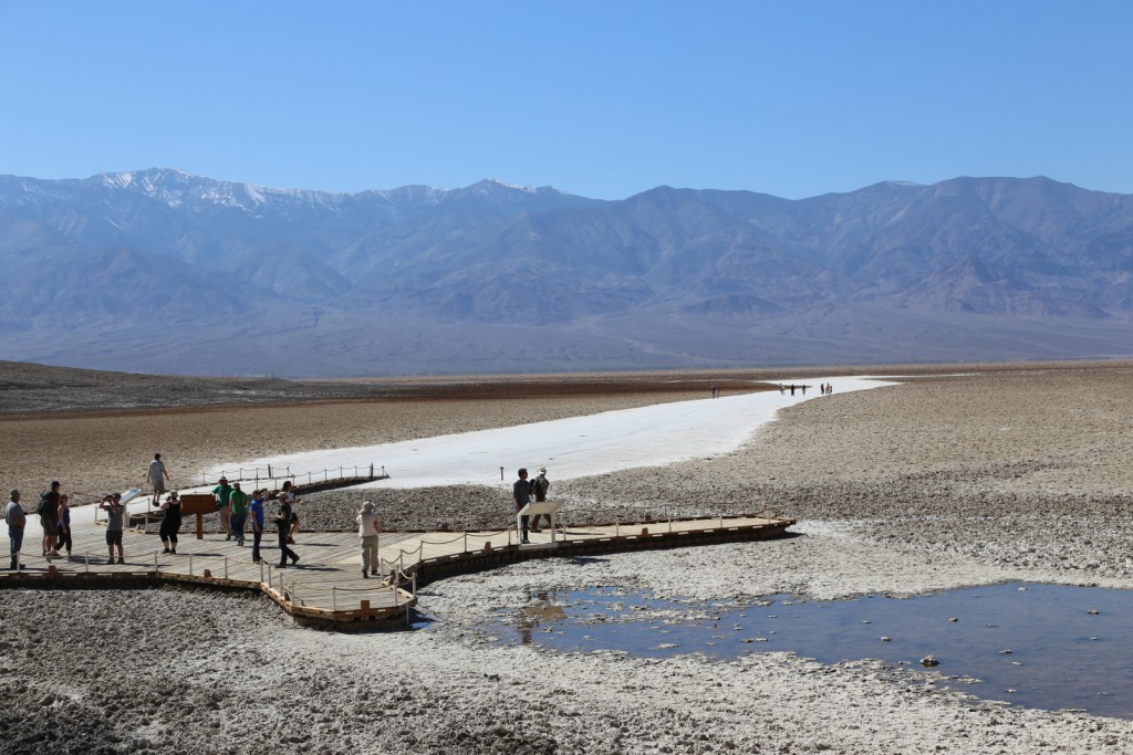 lasvegas-34-lots_of_salt_badwater_pool_on_the_right-20150309_143510_6d_img_6810_down1600