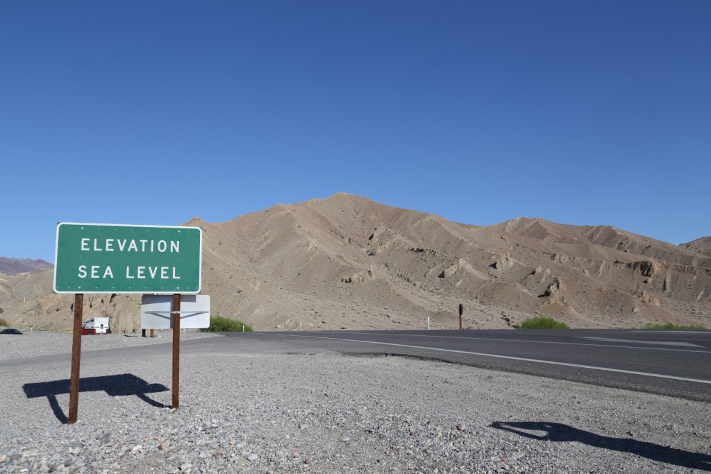 lasvegas-41-back_up_at_sea_level_heading_out_of_death_valley-20150309_161140_6d_img_6864_down1600