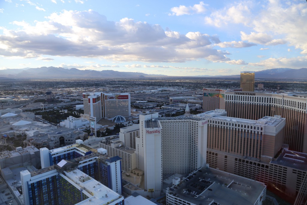 lasvegas-86-over_the_highest_point_going_down_again-20150312_174816_6d_img_7318_down1600