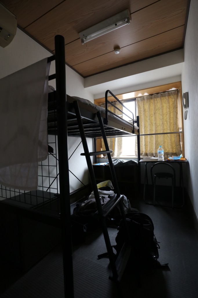 016-back_at_the_hotel_this_is_my_room_and_yes_i_moved_as_far_back_as_i_could_and_used_the_16mm_ultra_wide_angle_end_of_day_1-20160425_155326_6d_img_3102_down1920