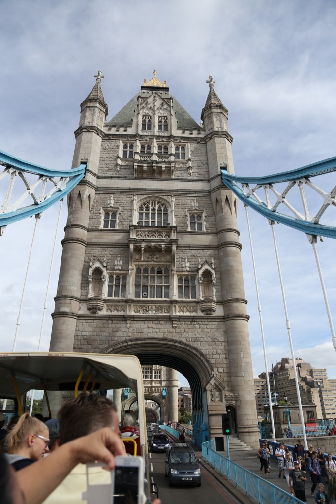 043-Big_Bus_tour_gallery_16_On_the_Tower_Bridge-20160903_110322_6d_img_5438_down1920