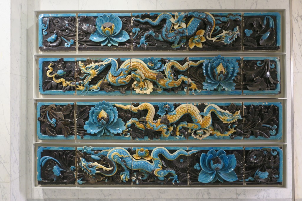 060-British_Museum_gallery_14_Dragon_tiles_Ming_dynasty-20160903_165429_g9x_img_1697_down1920