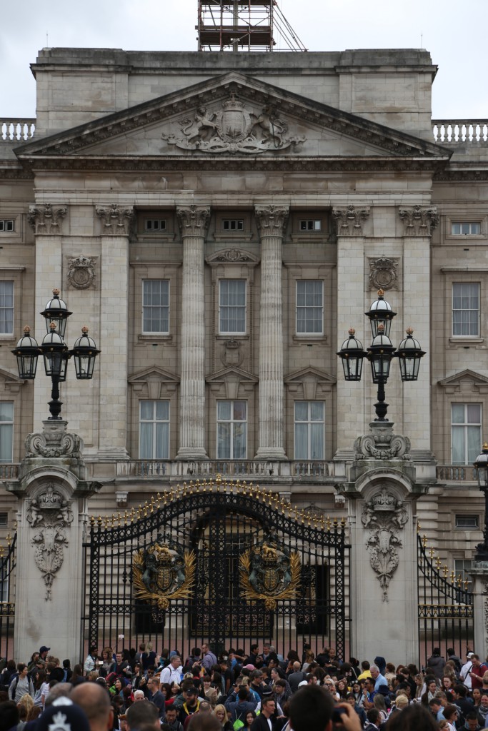 079-A_couple_shots_of_Buckingham_Palace_before_we_move_on...2-20160904_121140_6d_img_5704_down1920