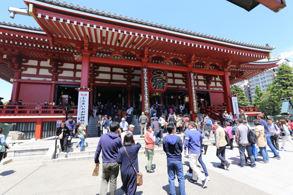 088-And_now_we_are_actually_at_the_main_hall_of_Sensoji-20160429_121250_6d_img_3407_down1920