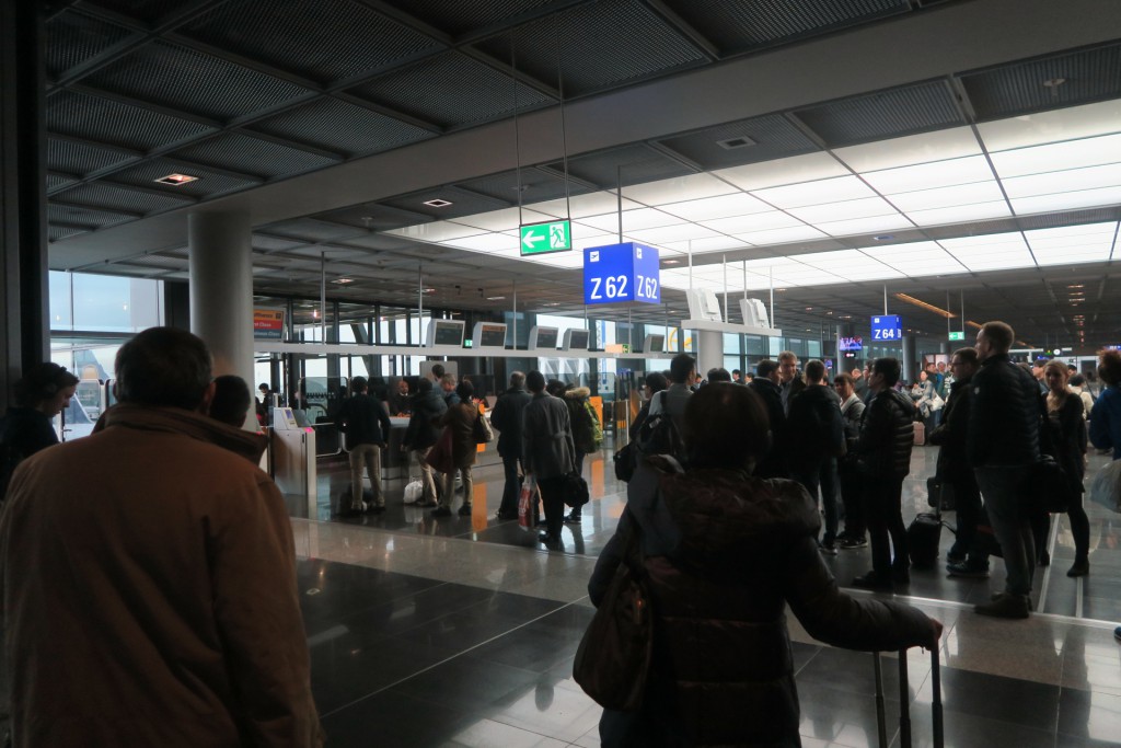 004-Arrived_at_FRA_gate_Z62_theres_a_rather_long_line_for_economy_boarding-TZ1_CET_20170204_124956_g7x_img_4600_down1920