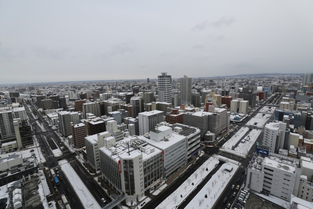 039-Looking_out_from_observation_deck_of_the_Sapporo_TV_Tower_1-TZ2_JST_20170206_130227_5d3_ed2b2425_down1920