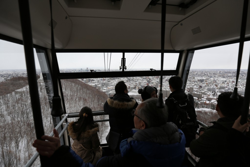073-Riding_up_on_the_ropeway-TZ2_JST_20170208_130243_5d3_ed2b2501_down1920